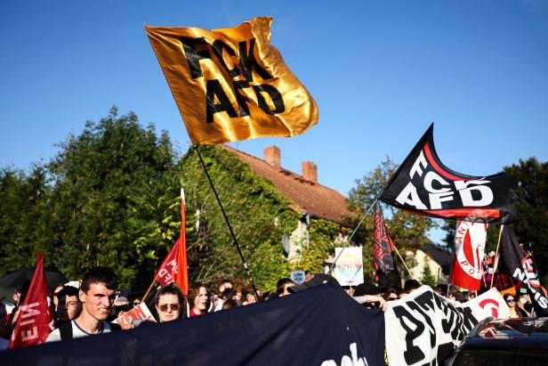 "Wir schieben sie alle ab": AfD spielte aggressives Lied auf Wahlparty