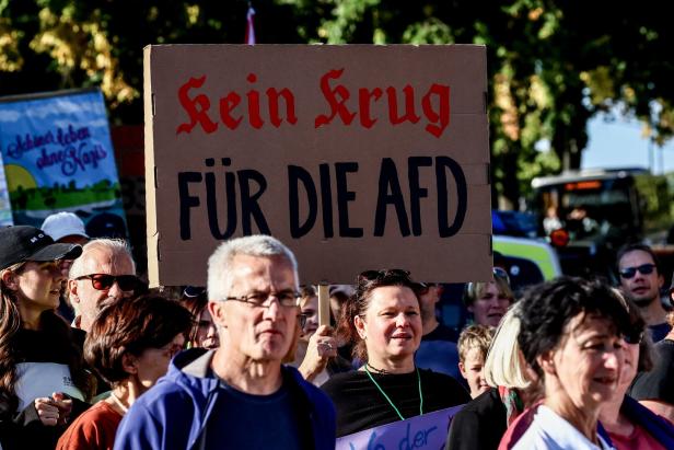 "Wir schieben sie alle ab": AfD spielte aggressives Lied auf Wahlparty