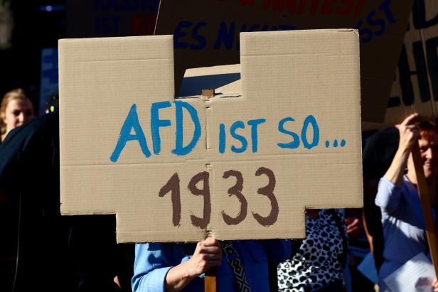 "Wir schieben sie alle ab": AfD spielte aggressives Lied auf Wahlparty