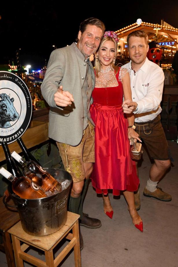 Almauftrieb auf dem Oktoberfest: Pocher feierte alkoholfrei und Besuch aus Hollywood