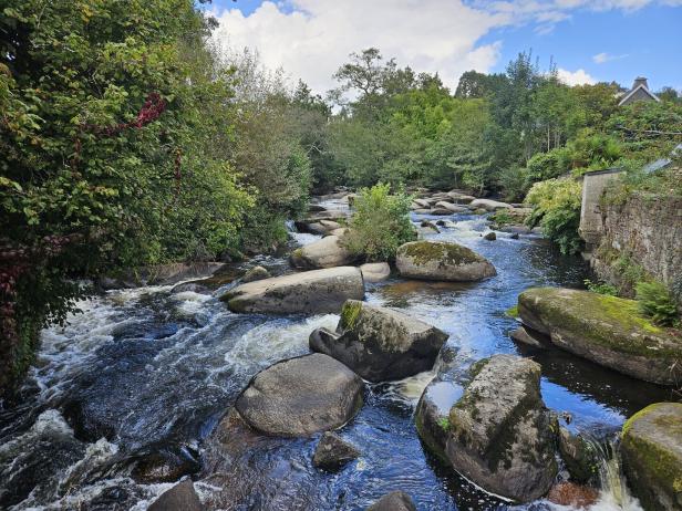 Fluss in der Bretagne