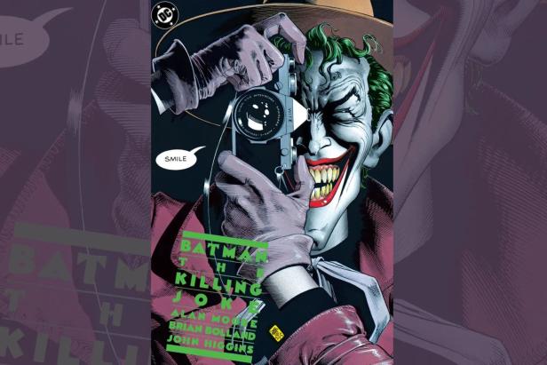 Das Cover für den Comic-Band „The Killing Joke“. Darauf schießt ein teuflisch aussehender Joker ein Foto.