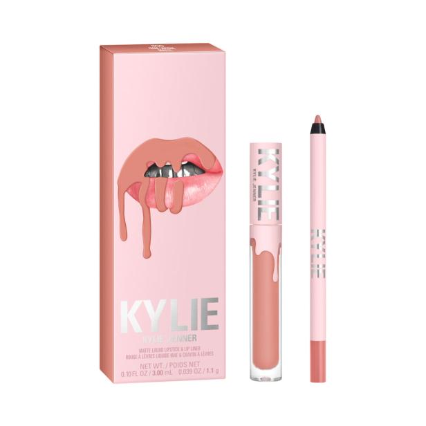 Ein Lippenstift- und Lipliner-Set von Kylie Jenner in einer rosa Verpackung.