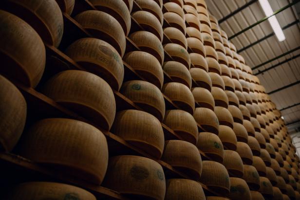 Barilla verwendet Parmesan von ganzen Laiben