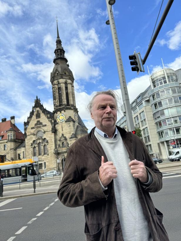 Siegbert Schefke heute – vor der Reformierten Kirche in Leipzig