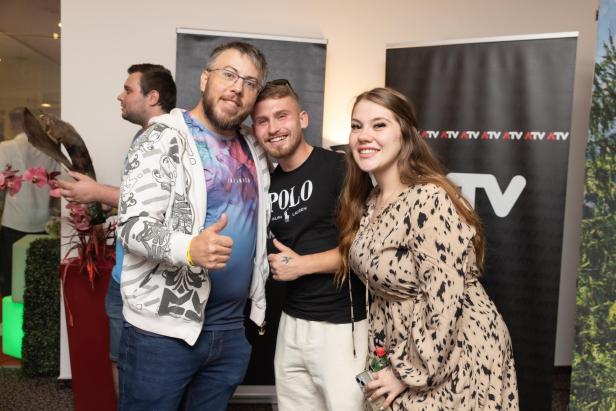 Erster Blick auf die "Rampensäue": Große Watchparty im Lugner Kino