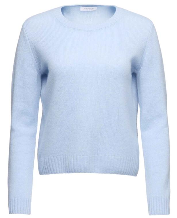 Ein hellblauer Kaschmirpullover der Marke philo-sofie.