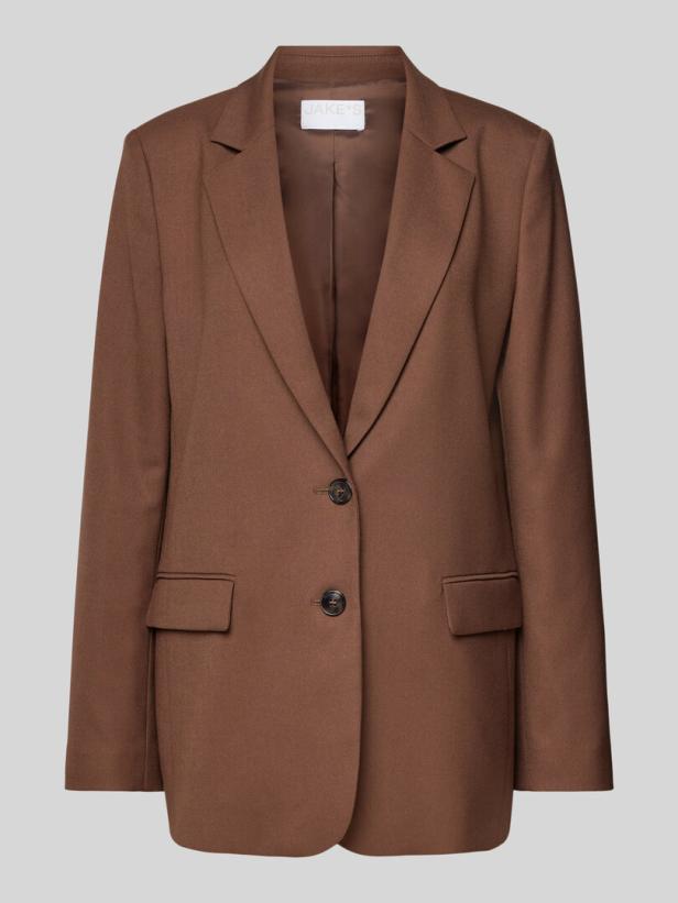 Ein brauner Blazer der Marke Jake*s vor einem grauen Hintergrund.