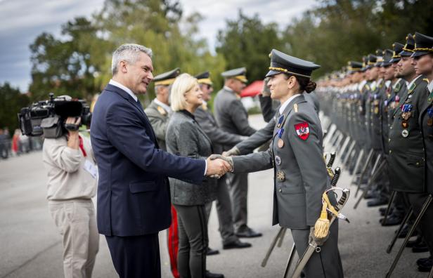 Bundesheer: Feierliche Übernahme von 118 Leutnanten ins Bundesheer