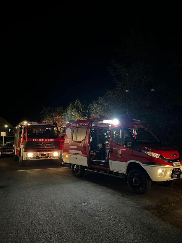 30 Meter abgestürzt: Verletzter lag stundenlang in Graben