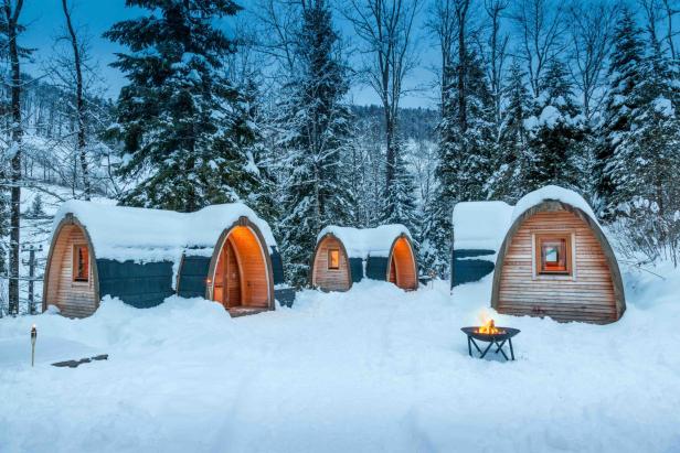 POD-Häuser für Glamping im verschneiten Athmänning.