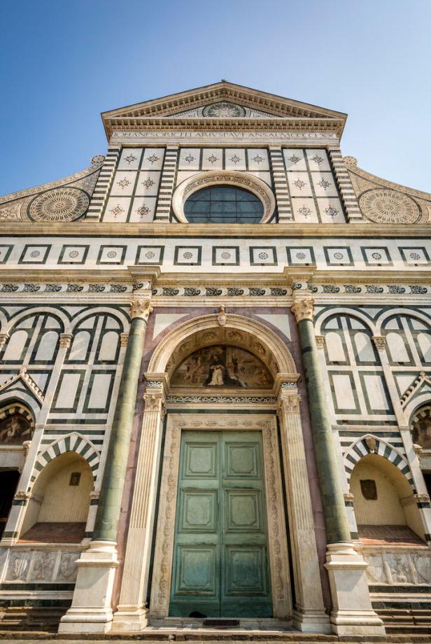 Die Fassade der Basilika Santa Maria Novella in Florenz.