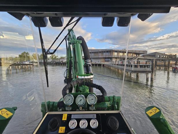 Neusiedler See: Bagger holen wieder Schlamm aus Hafenanlagen