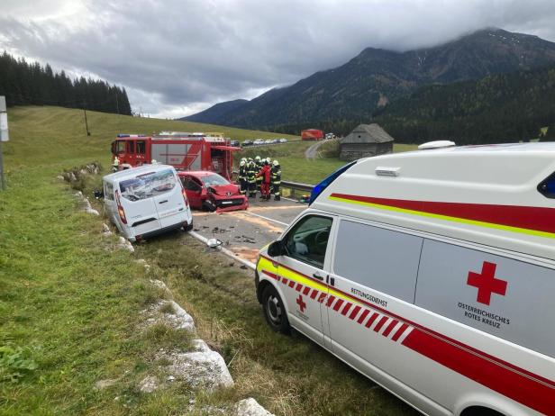 Zwei Verletzte nach missglücktem Überholmanöver in der Steiermark