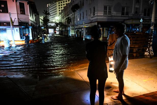 Hurrikan "Milton" erreichte Florida: Erste Berichte über Todesopfer