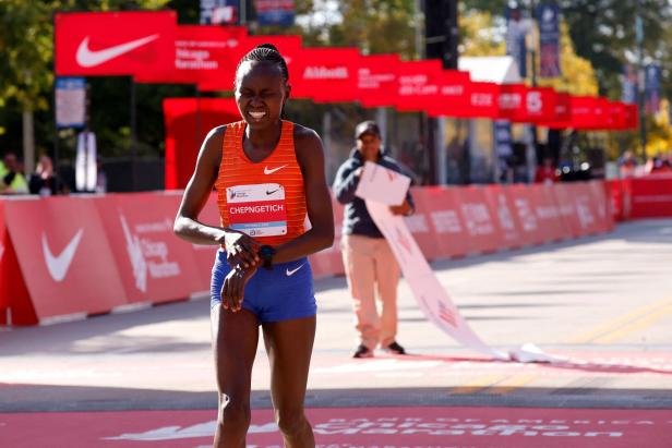 Fabelweltrekord: Kenianerin läuft den Marathon unter 2:10 Stunden