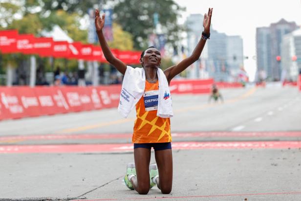 Fabelweltrekord: Kenianerin läuft den Marathon unter 2:10 Stunden