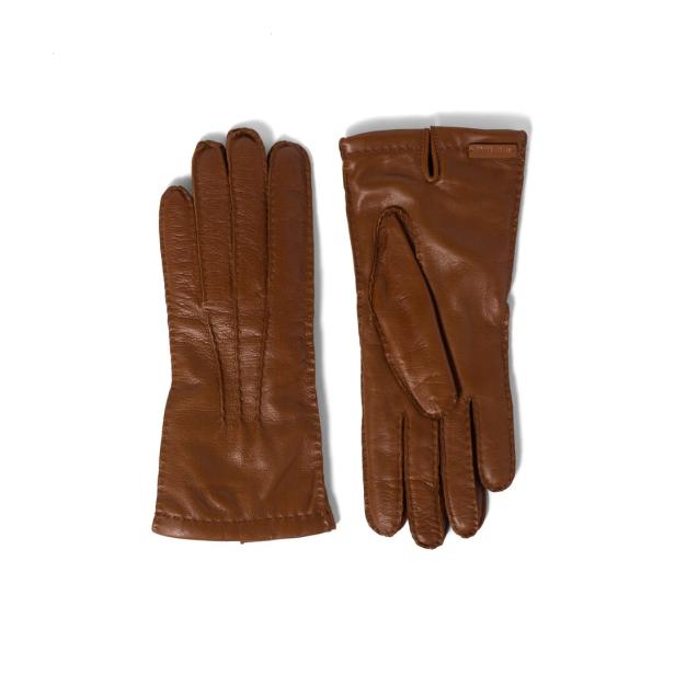 Ein Paar braune Lederhandschuhe liegen auf einem weißen Hintergrund.