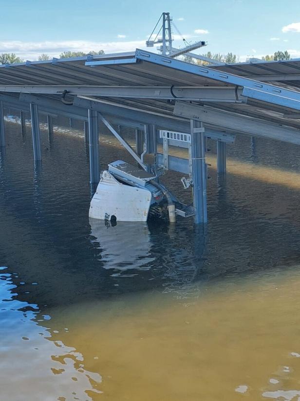 Hochwasser löst Explosionen im EVN-Sonnenkraftwerk Dürnrohr (NÖ) aus