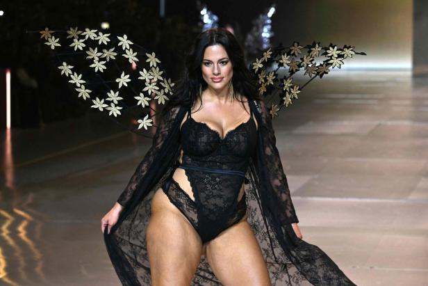 Plus-Size-Model Ashley Graham bei der Victoria's Secret Show 2024.