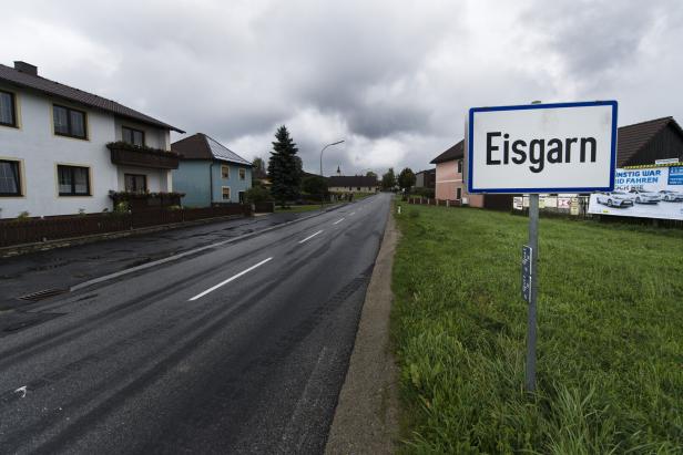 Ortsschild von Eisgarn, bekannt aus der Fernsehserie „Braunschlag“.