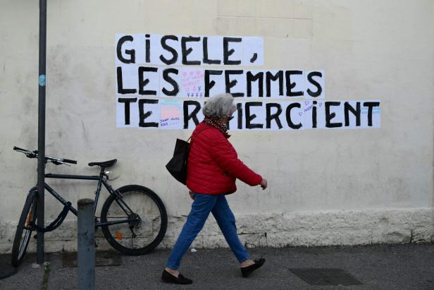 "Gisèle, die Frauen danken dir", steht auf einem Gebäude nahe dem Gericht in Avignon.