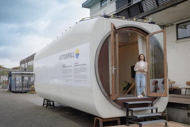 Innovatives Recycling: Windradgondel zum Tiny House umgebaut