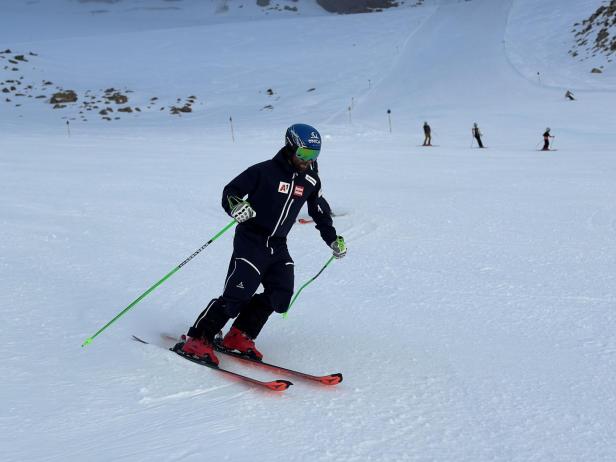 Nach 303 Tagen und 2 OPs: ÖSV-Star Schwarz wieder auf Schnee