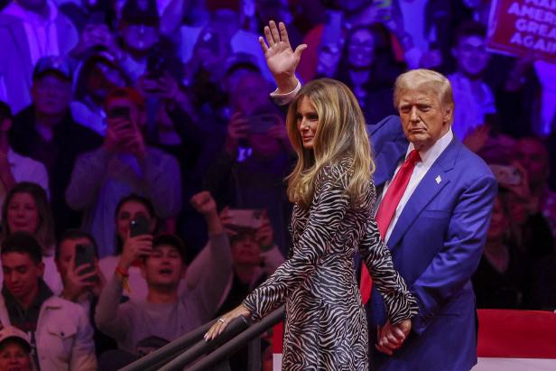 Trump-Auftritt mit Melania war gespickt mit Rassismus und Beleidigungen