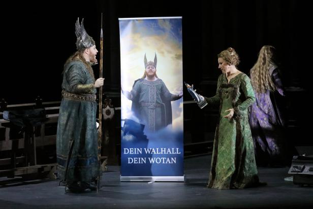 "Rheingold" in München: Ein nackter Alberich und viele Leckerlis