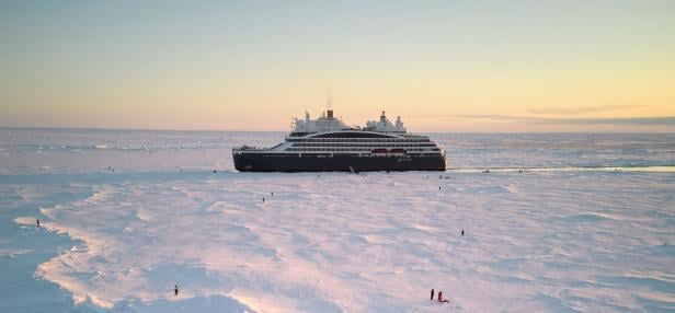 Eisbrecher am Nordpol der Unzugänglichkeit