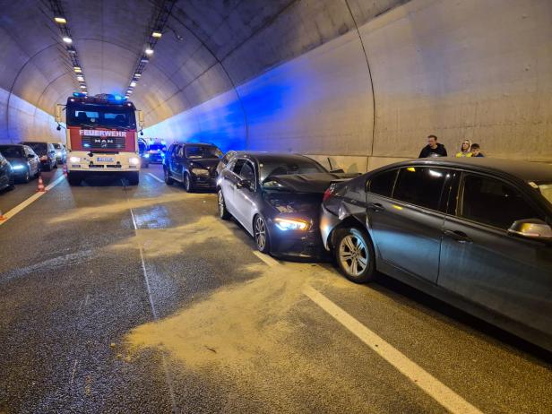 Massenkarambolage im Königsbergtunnel auf der A2 in NÖ