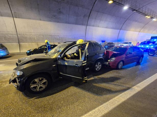 Massenkarambolage im Königsbergtunnel auf der A2 in NÖ