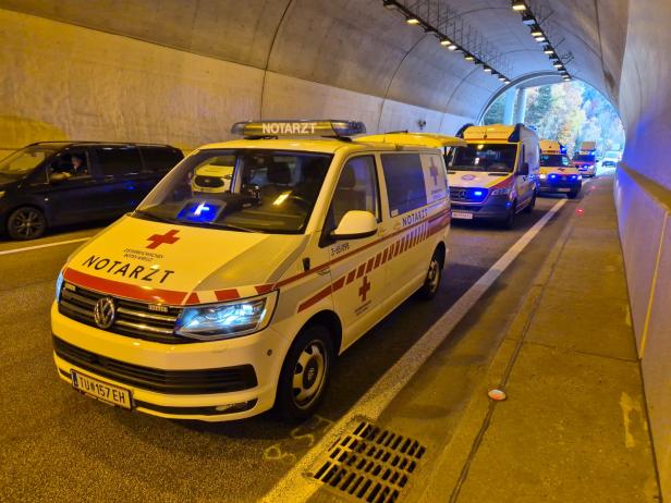 Massenkarambolage im Königsbergtunnel auf der A2 in NÖ