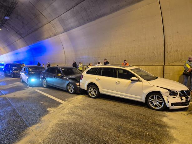 Massenkarambolage im Königsbergtunnel auf der A2 in NÖ