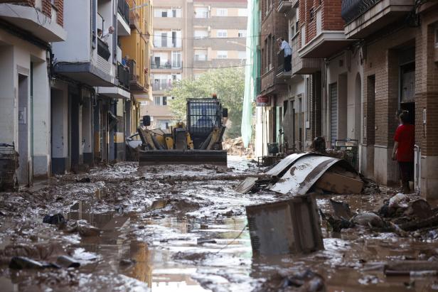 Katastrophe in Spanien: Nicht nur das Wasser, das plötzlich vom Himmel fällt