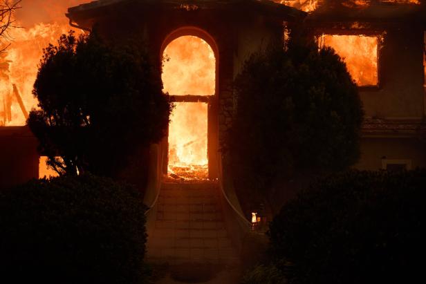 Schwerer Waldbrand in Kalifornien: Tausende mussten Häuser verlassen