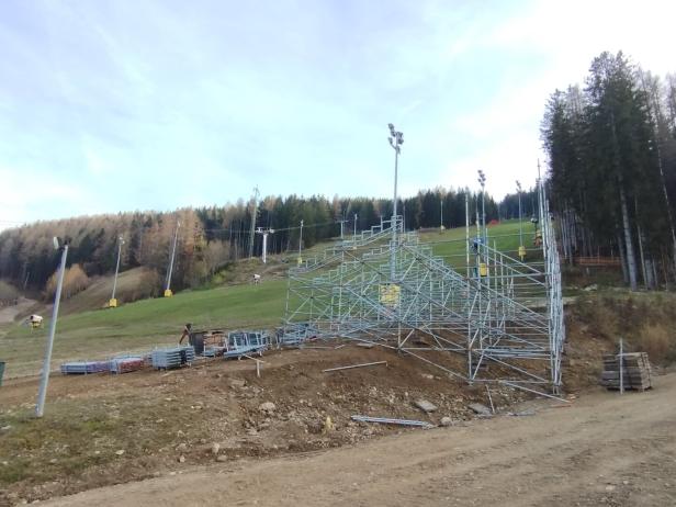 Rennpiste umgebaut: Bagger sichern Weltcup-Spektakel im Dezember