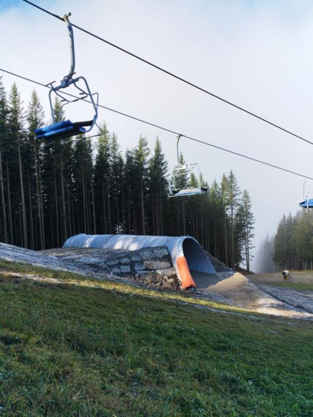 Rennpiste umgebaut: Bagger sichern Weltcup-Spektakel im Dezember