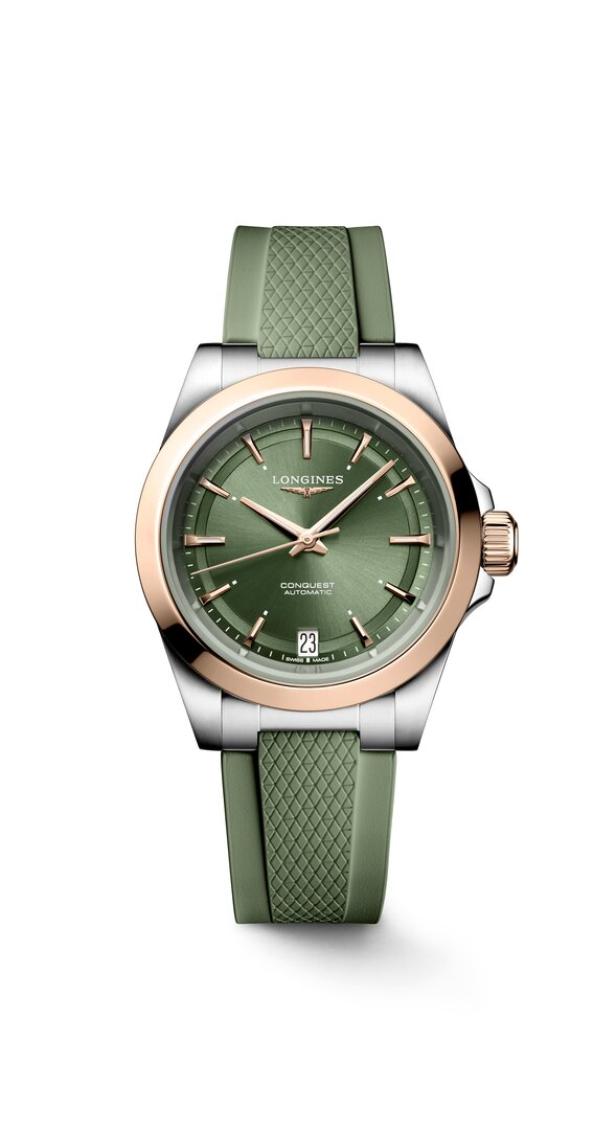 Eine Longines Conquest Automatikuhr mit grünem Zifferblatt und Armband.