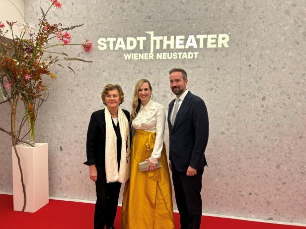 Vorhang auf im Stadttheater: Die alte Dame ist jetzt eine Diva