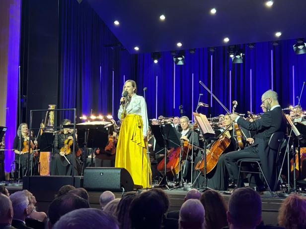 Vorhang auf im Stadttheater: Die alte Dame ist jetzt eine Diva