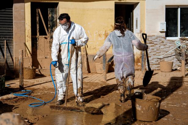 Valencia sucht weiter nach Todesopfern - und zittert vor neuen Unwettern