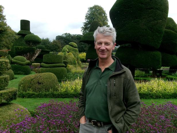 Chefgärtner Chris Crowder ist seit Jahrzehnten für den lebenden Skulpturenpark auf dem Herrensitz Levens Hall verantwortlich.