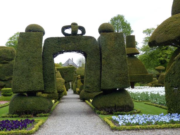 Der Topiary-Garten von Levens Hall im englischen Lake District.