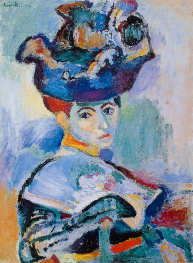 Das Gemälde „Frau mit Hut“ von Henri Matisse zeigt eine Frau mit einem extravaganten Hut.