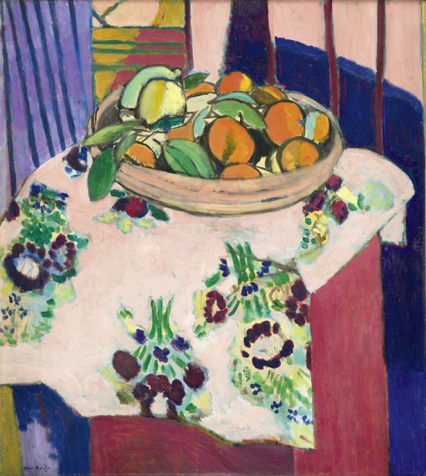 Ein Gemälde von Henri Matisse zeigt eine Obstschale auf einem Tisch mit blumengemusterter Decke.