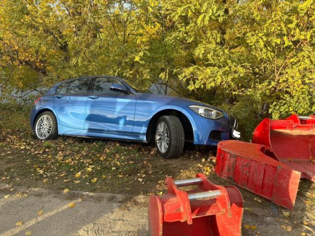 Flucht vor der Polizei endet in NÖ mit Crash gegen Böschung