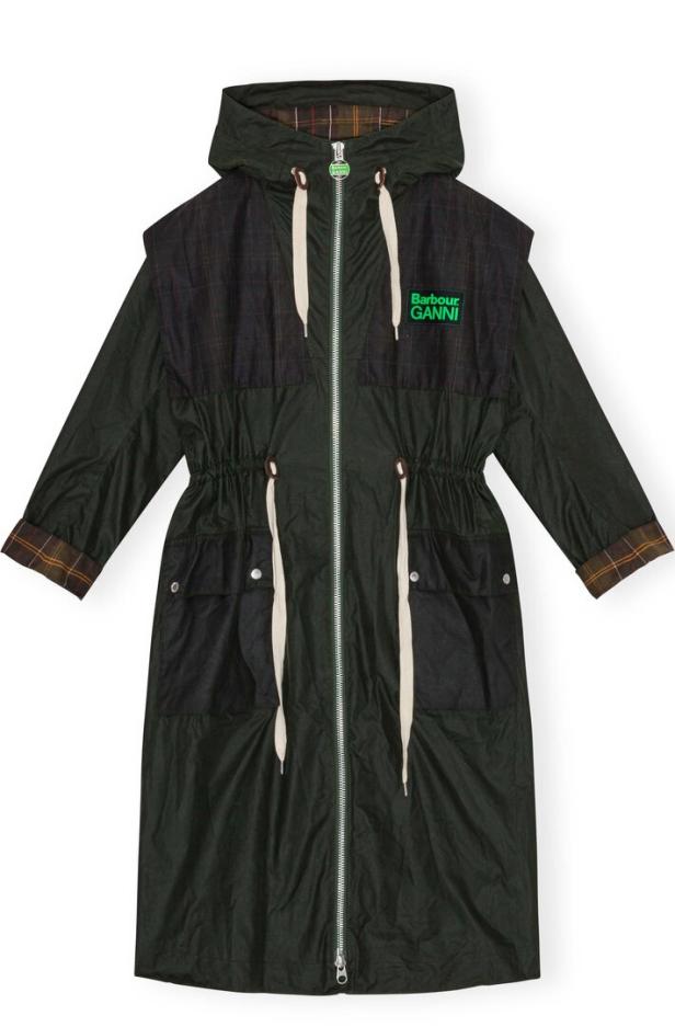 Ein olivgrüner Barbour Ganni Regenmantel mit Kapuze und Reißverschluss.