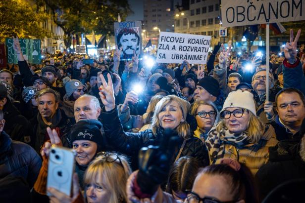 Protestaufmarsch: Tausende demonstrierten gegen slowakische Regierung